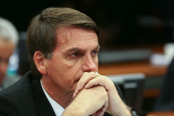 Bolsonaro recebe analgésicos para controlar dor e não apresenta sangramentos