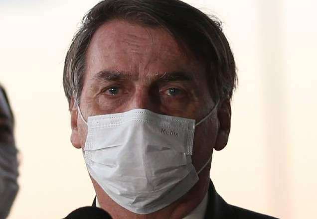 Imagem da noticia Bolsonaro veta artigos que davam poderes a síndicos: "Seria o ditador da área"