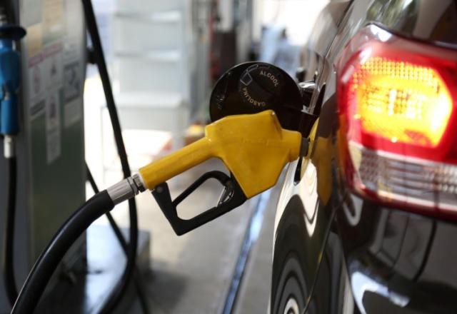 Imagem da noticia Governo projeta pacotão para conter alta no preço dos combustíveis