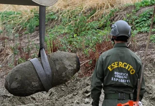 Bomba de 450 quilos da 2ª guerra é encontrada após rio secar
