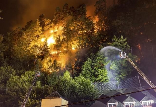 Incêndio florestal na República Tcheca se alastra e atinge leste da Alemanha