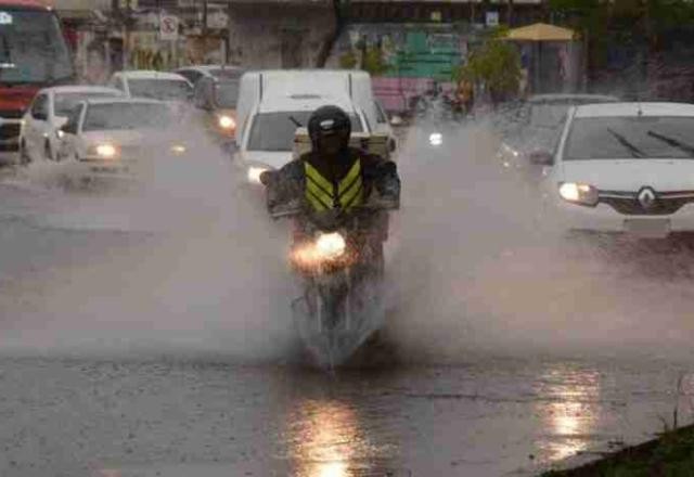 Chuva e ventania: meteorologia emite sinal de perigo para a região sul