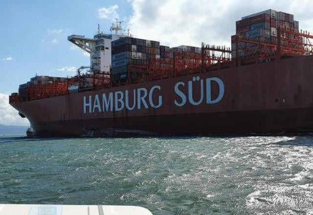 Imagem da noticia Navio perde controle e destrói píer no litoral de SP