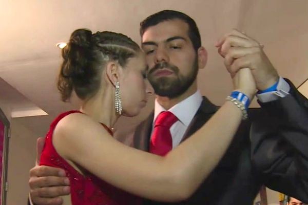 Brasileiros buscam o título de melhor dançarino de tango do mundo