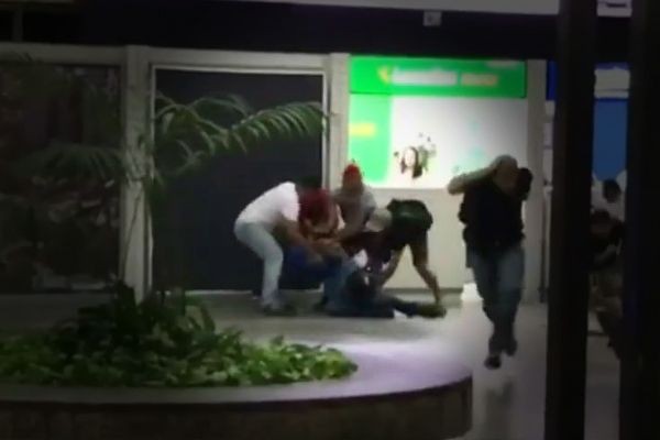 Briga entre torcidas assusta passageiros em aeroporto de Belém