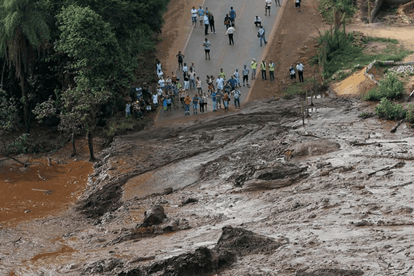 Brumadinho: Corpo de bombeiros confirma 37 mortos e 287 desaparecidos