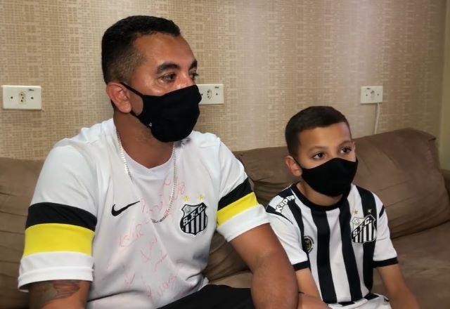 Imagem da noticia "Tive medo de morrer", diz criança hostilizada por receber camisa de rival