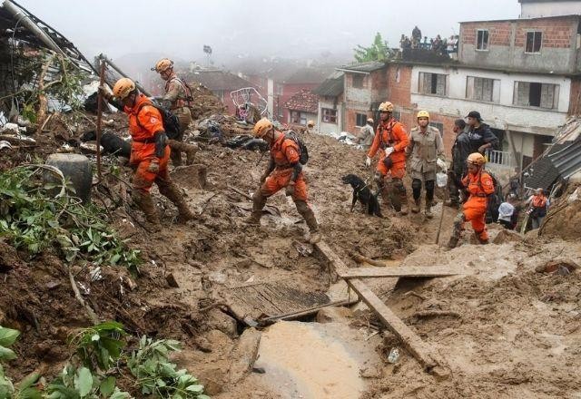 Número de mortos após chuvas sobe para 120 em Petrópolis