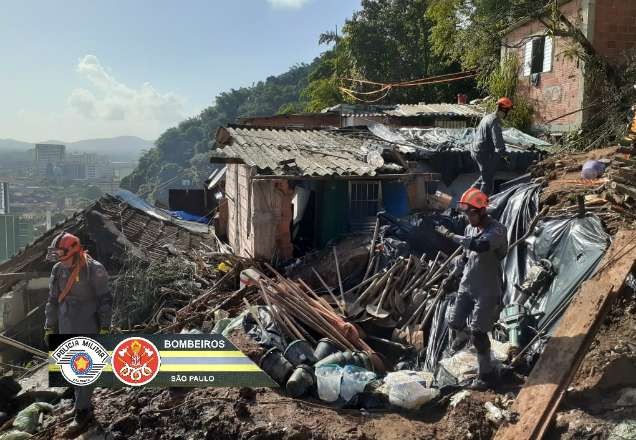 Buscas por desaparecidos na Baixada Santista (SP) chegam ao 4° dia