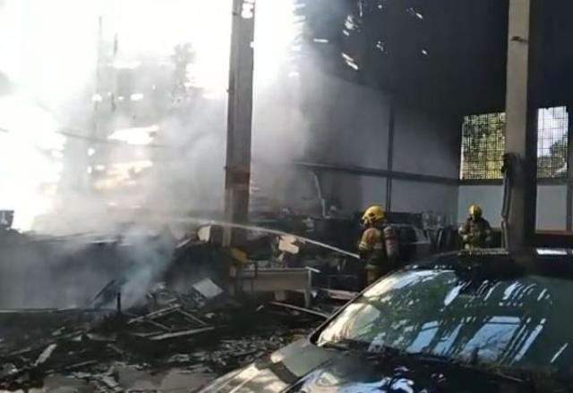 Imagem da noticia Vídeo: incêndio atinge garagem da Presidência da República