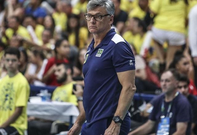 Imagem da noticia Técnico da seleção masculina de vôlei é intubado no Rio de Janeiro