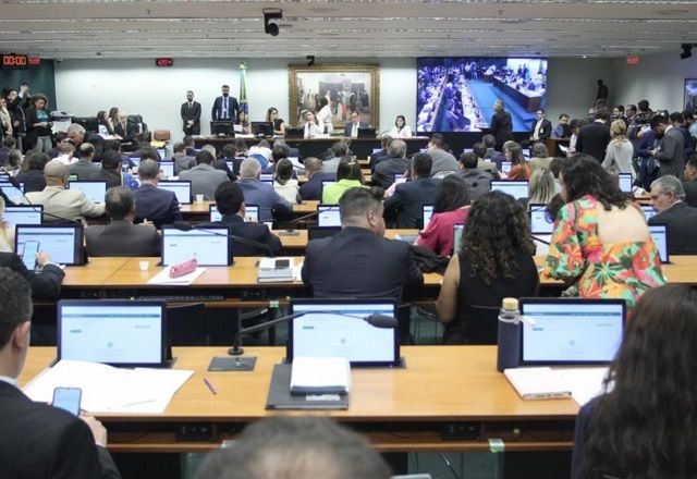 Imagem da noticia Comissão da Câmara adia novamente votação de proposta que limita decisões de ministros do STF