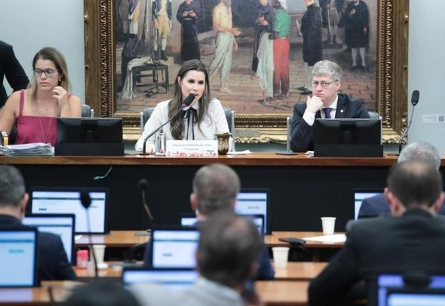 Imagem da noticia Legislativo x Judiciário: comissão da Câmara aprova proposta que limita decisões de ministros do Supremo