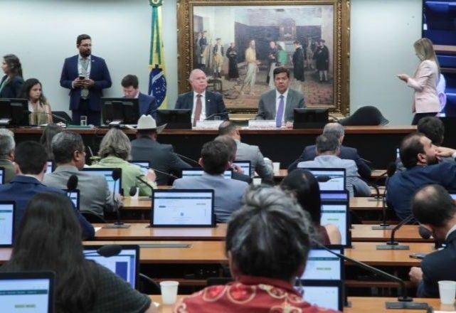 Imagem da noticia CCJ adia votação da PEC de Segurança Pública após pedido de vista