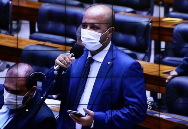 Imagem da noticia Cúpula do PSL quer expulsão de Daniel, mas líder defende liberdade de expressão
