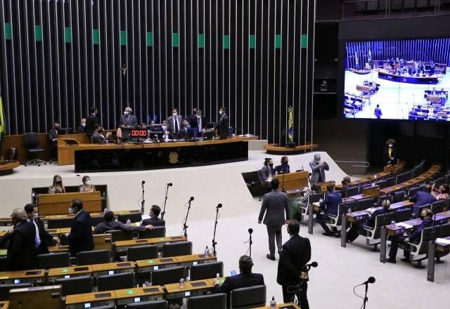Imagem da noticia Deputados vão decidir se aceitam ou não prisão de deputado Daniel Silveira