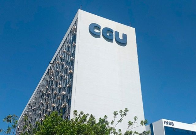 Imagem da noticia CGU aplica sanção a ex-servidores da Saúde no governo Bolsonaro por irregularidade em seguro-vacina