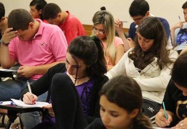 Imagem da noticia "Enem dos concursos": provas começaram no horário em todo o Brasil, diz governo