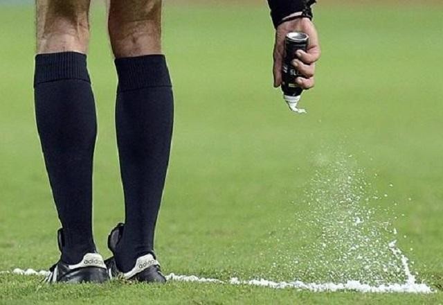 Imagem da noticia Uso de spray pela Fifa em jogos no Brasil pode ser discutido, diz STJ