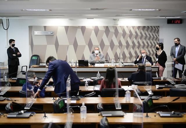 Imagem da noticia CPI pede indiciamento de Bolsonaro e outros 67; veja lista completa