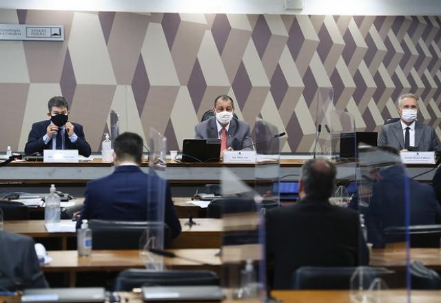 Imagem da noticia Ex-secretária Luana Araújo presta depoimento à CPI nesta 4ª feira
