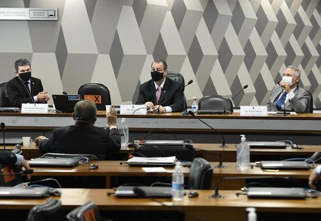 Imagem da noticia Ernesto Araújo, Wajngarten e representantes de vacinas irão à CPI
