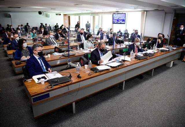 Imagem da noticia Direção da CPI da Covid avalia cancelar acareação entre Onyx e Miranda