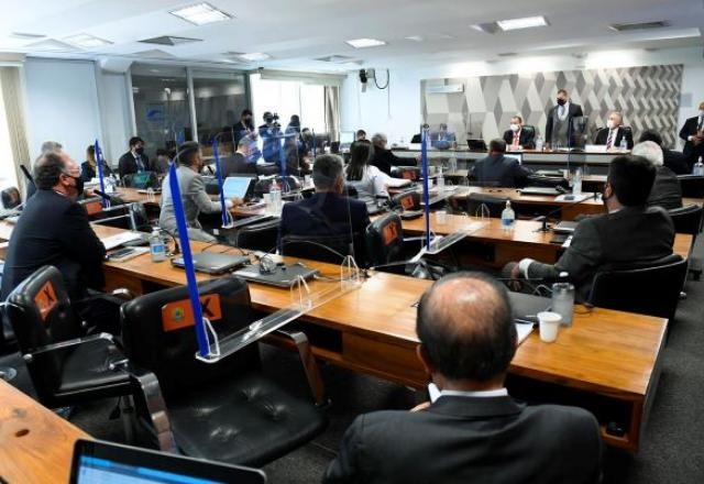Imagem da noticia Decisão de Rosa Weber enfraquece ofensiva de governistas contra estados