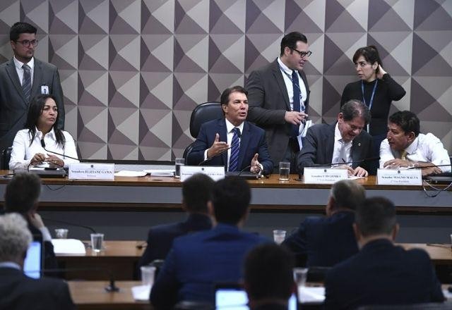 Imagem da noticia SBT News na TV: Primeira reunião da CPMI do 8/01; Collor condenado pelo STF