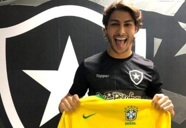 Imagem da noticia Procuradoria reforça pedido para que jogador Marcinho entregue CNH