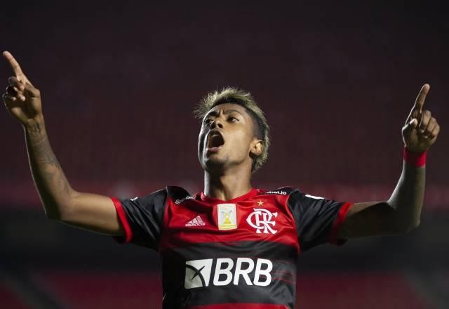 Flamengo desembarca com a taça do Brasileirão no Rio de Janeiro