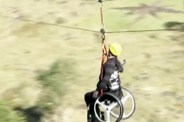 Imagem da noticia Cadeirante realiza sonho de saltar de bungee jump