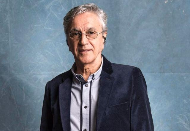 Imagem da noticia Caetano Veloso receberá R$ 38 mil de mulher que o chamou de "macaco pedófilo"