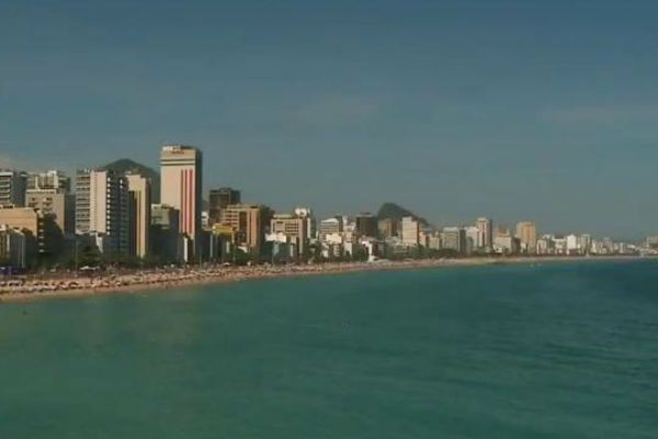 Calor e praias lotadas marcam fim de ano no Rio de Janeiro 