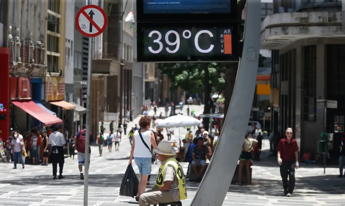 Imagem da noticia Último dia do verão deve ter calor sufocante e tempestades em quase todo o Brasil
