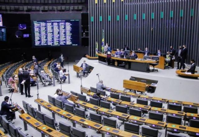 Câmara aprova texto-base da MP do Auxílio Brasil