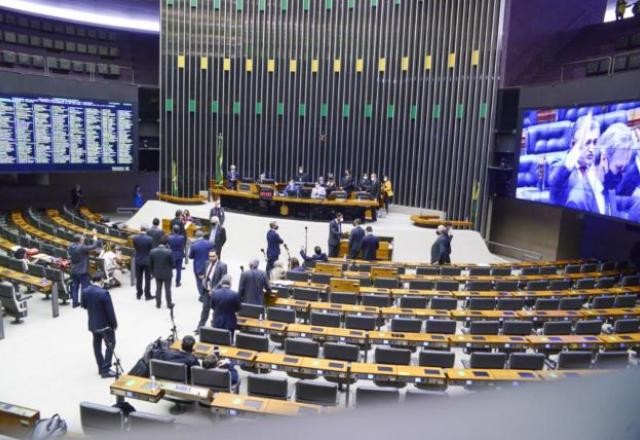 Imagem da noticia Câmara derruba veto de Bolsonaro e retoma fundo eleitoral de R$ 5,7 bi