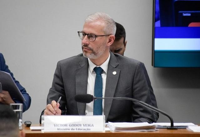 Imagem da noticia Governo vai liberar R$ 2 bilhões para a educação, diz Victor Godoy