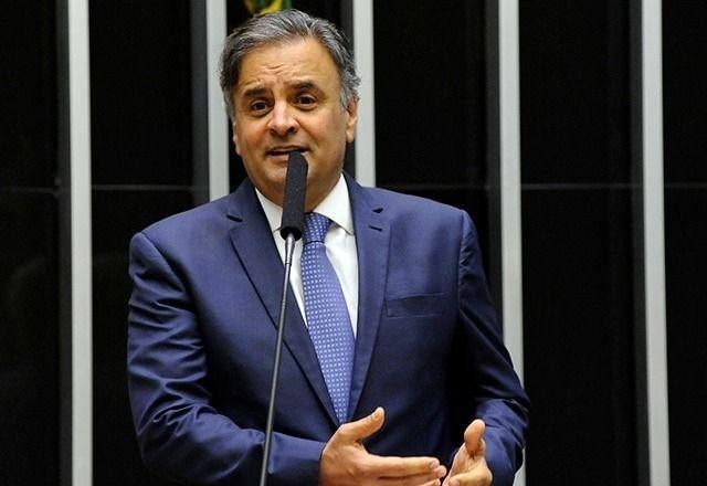Imagem da noticia Lula afirma que PSDB "acabou", e Aécio Neves rebate