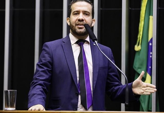 Imagem da noticia PP pede cassação de André Janones por supostamente divulgar fake news