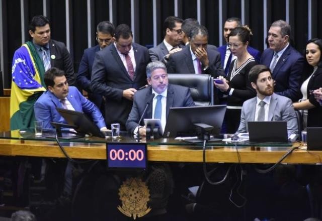 Imagem da noticia Câmara dos Deputados aprova a urgência do projeto de lei das fake news