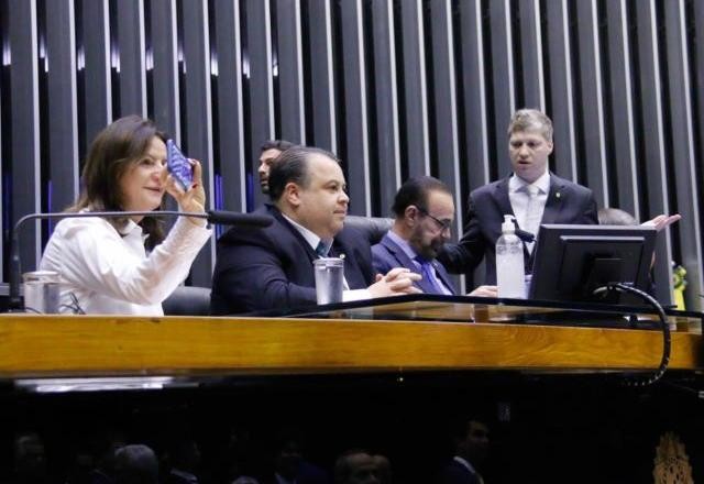 Imagem da noticia Para acelerar votação da PEC dos Benefícios, Câmara faz sessão de 1 minuto