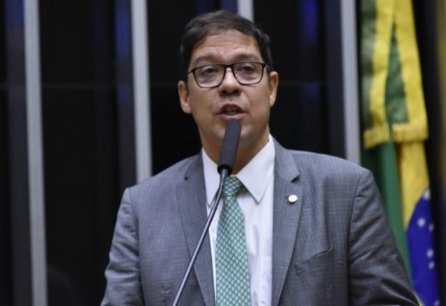 Imagem da noticia Deputado coleta assinaturas para instalação da CPI da Petrobras na Câmara