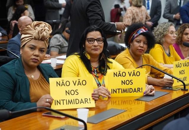Imagem da noticia Conselho de Ética instaura processos contra deputadas do PT e do Psol