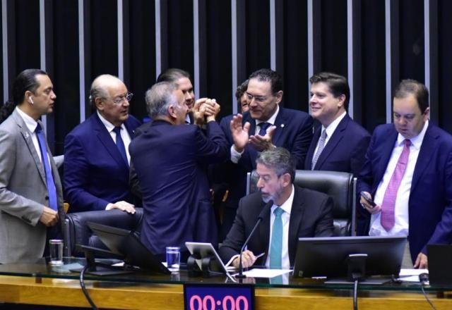 Imagem da noticia Após mais de 30 anos de discussões, Câmara aprova reforma tributária. Veja o que muda