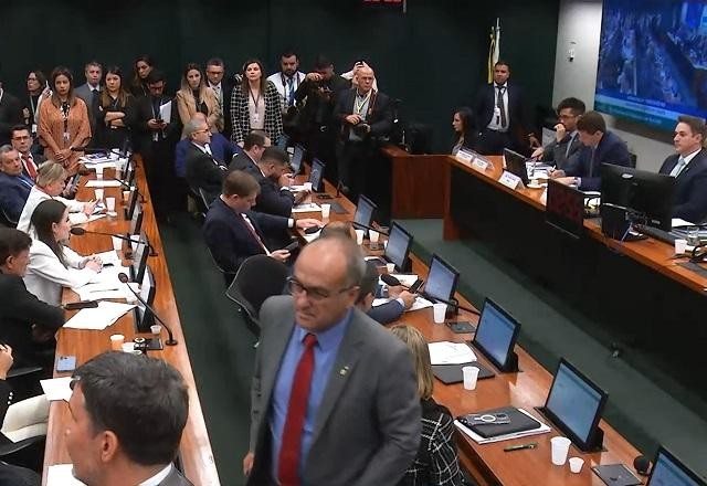 Imagem da noticia Salles lê plano de trabalho da CPI do MST em reunião marcada por acusações