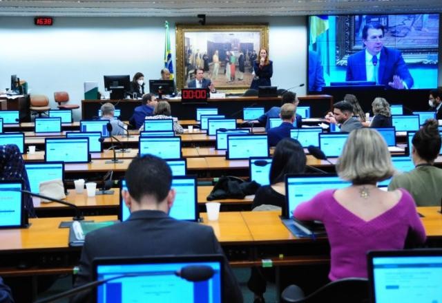 Imagem da noticia Comissão especial da Câmara aprova texto-base da PEC dos Benefícios