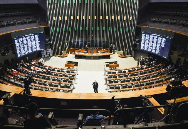 Imagem da noticia Câmara aprova texto-base de PL que altera o ICMS sobre os combustíveis