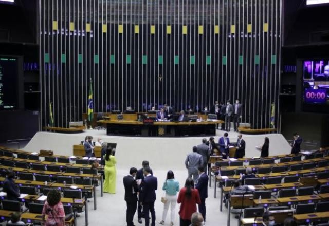 Combustíveis, criptomoedas e reforma tributária na pauta do Congresso