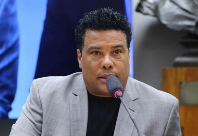 Imagem da noticia Irmão de ex-jogador nega relação com 18K Ronaldinho e CPI tem discussão